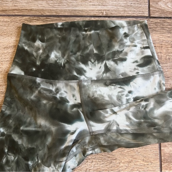 Lululemon Align Shorts Size 4 Diamond Dye Light Sage Army Green Dark Olive - Picture 6 of 13